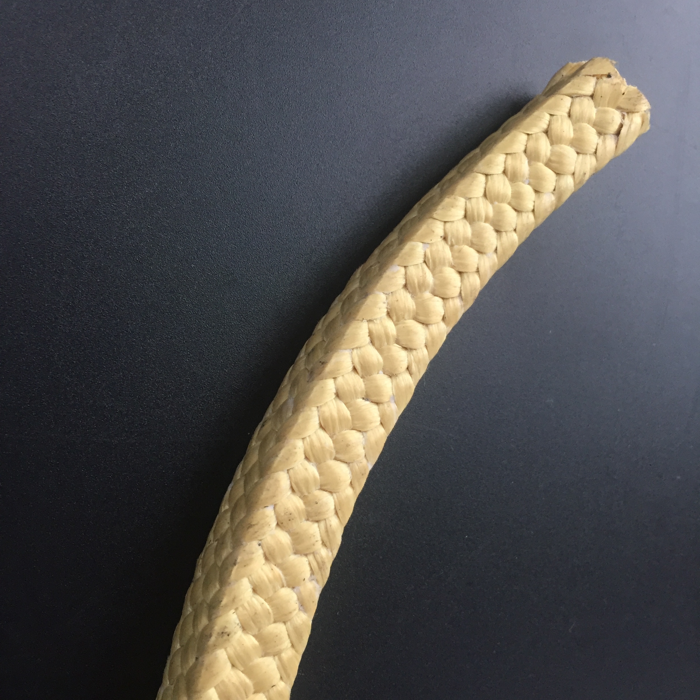 Cilat janë karakteristikat e paketimit të fibrave aramid?